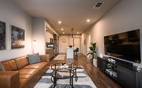 Luxury Apartment In Anaheim Near Angel Stadium, Disneyland